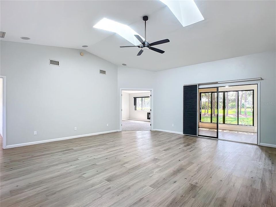 For Sale: $289,000 (2 beds, 2 baths, 1358 Square Feet)