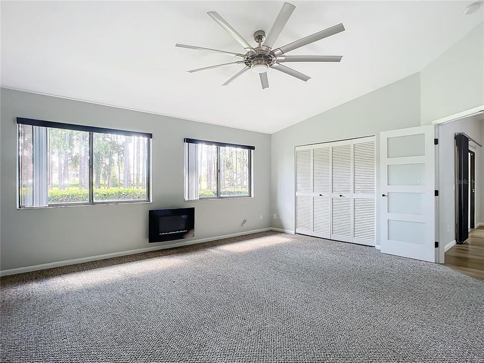 For Sale: $289,000 (2 beds, 2 baths, 1358 Square Feet)