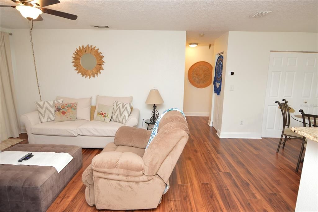 Active With Contract: $2,000 (1 beds, 1 baths, 742 Square Feet)