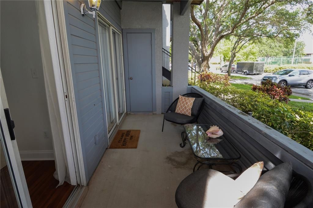 Active With Contract: $2,000 (1 beds, 1 baths, 742 Square Feet)