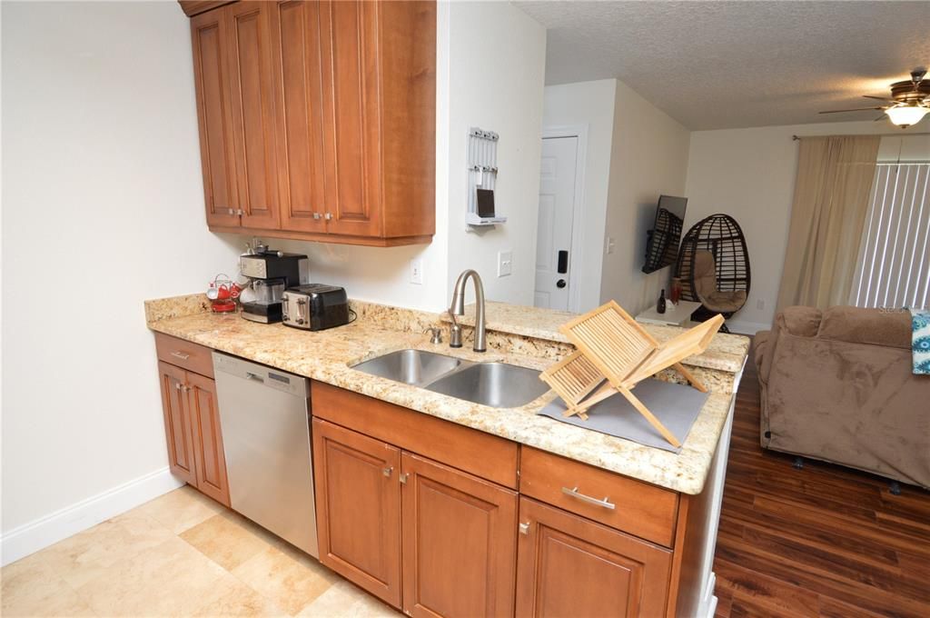 Active With Contract: $2,000 (1 beds, 1 baths, 742 Square Feet)