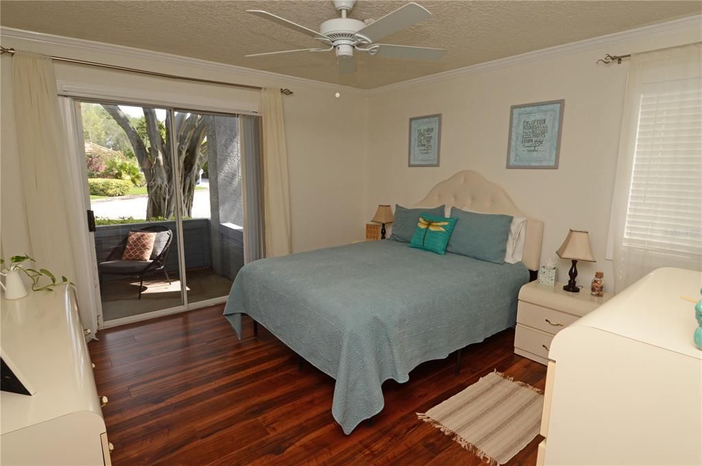 Active With Contract: $2,000 (1 beds, 1 baths, 742 Square Feet)