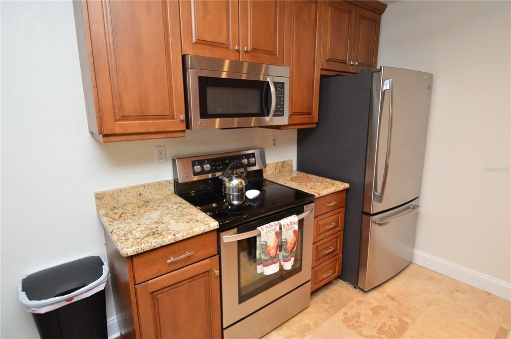 Active With Contract: $2,000 (1 beds, 1 baths, 742 Square Feet)