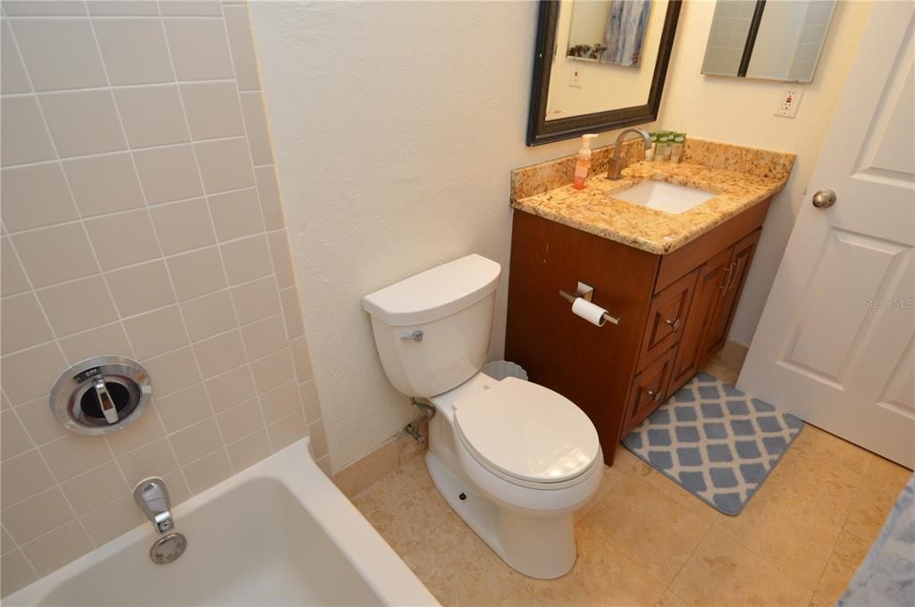 Active With Contract: $2,000 (1 beds, 1 baths, 742 Square Feet)