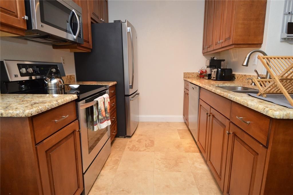 Active With Contract: $2,000 (1 beds, 1 baths, 742 Square Feet)