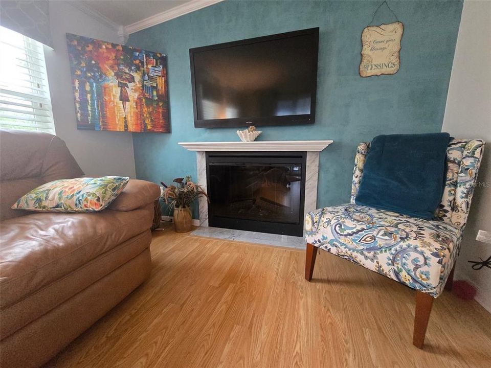 Living room w/fireplace