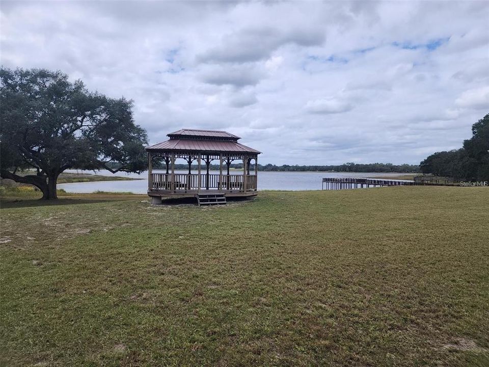 For Sale: $215,000 (3 beds, 2 baths, 1013 Square Feet)