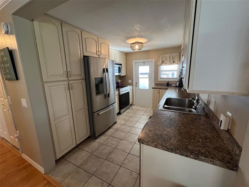 Active With Contract: $179,900 (2 beds, 2 baths, 1008 Square Feet)