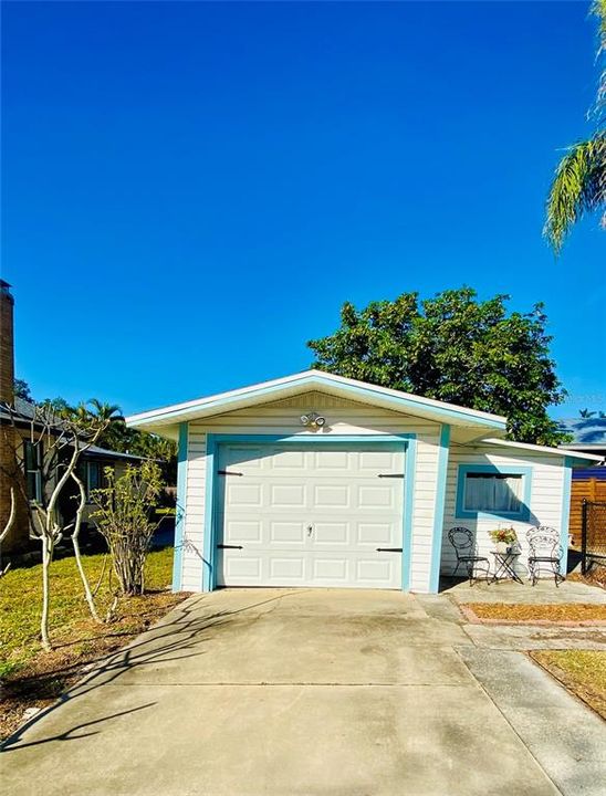 Detached Garage