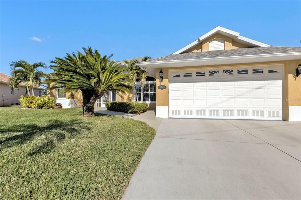 This home has a spacious 2 car garage.