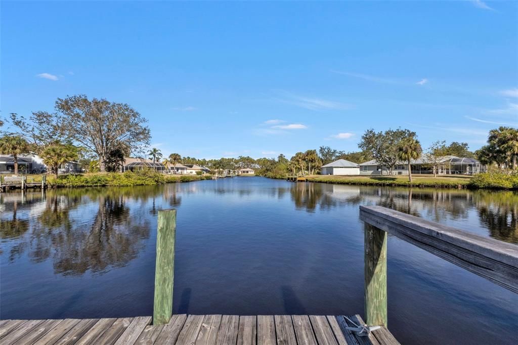 This waterway is only minutes away to the Myakka River and off to Harbor and Gulf!