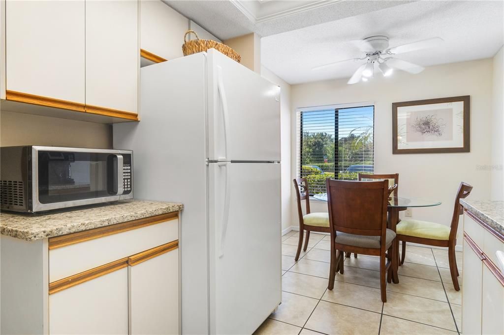 For Sale: $289,900 (2 beds, 2 baths, 1178 Square Feet)