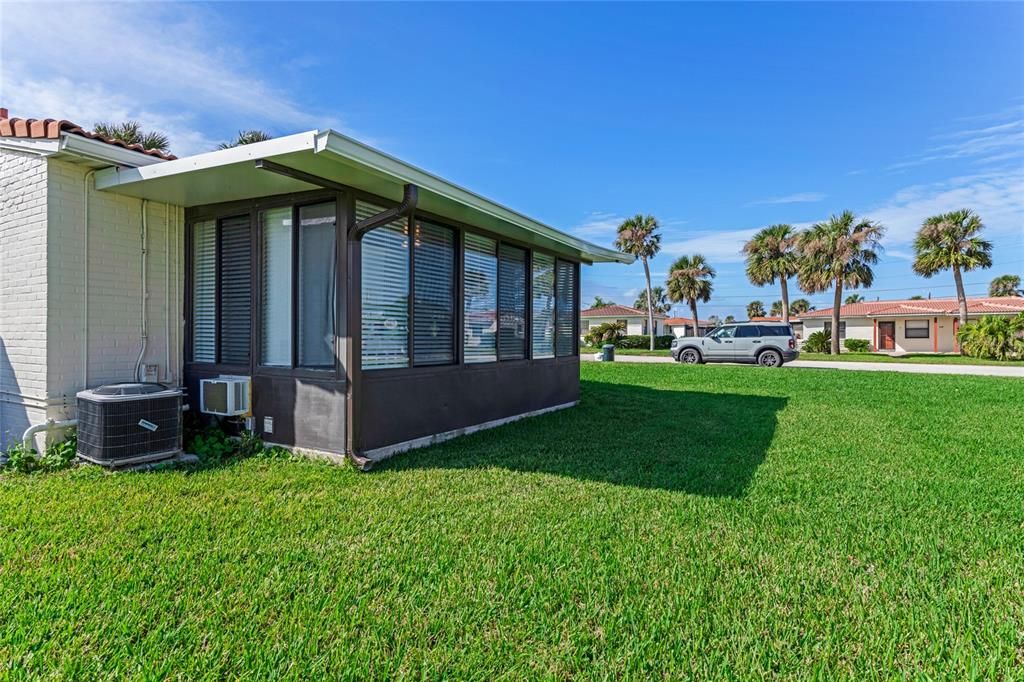 Glassed In Porch/Florida Room!