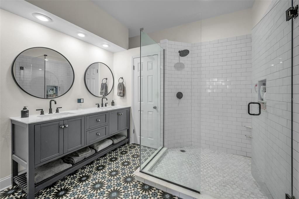 Primary Bathroom w/ Fantastic dual sinks, huge walk in shower