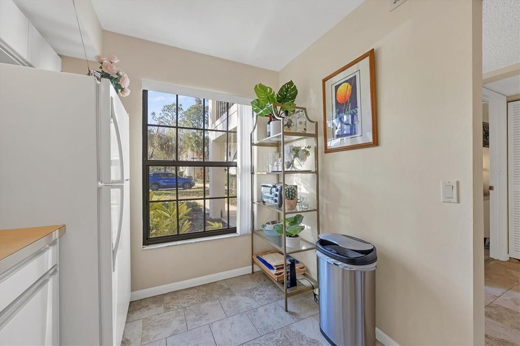 For Sale: $295,000 (2 beds, 2 baths, 1073 Square Feet)