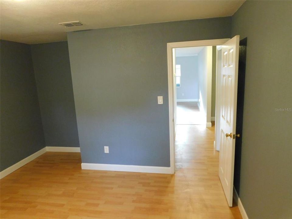 For Sale: $170,000 (3 beds, 1 baths, 950 Square Feet)