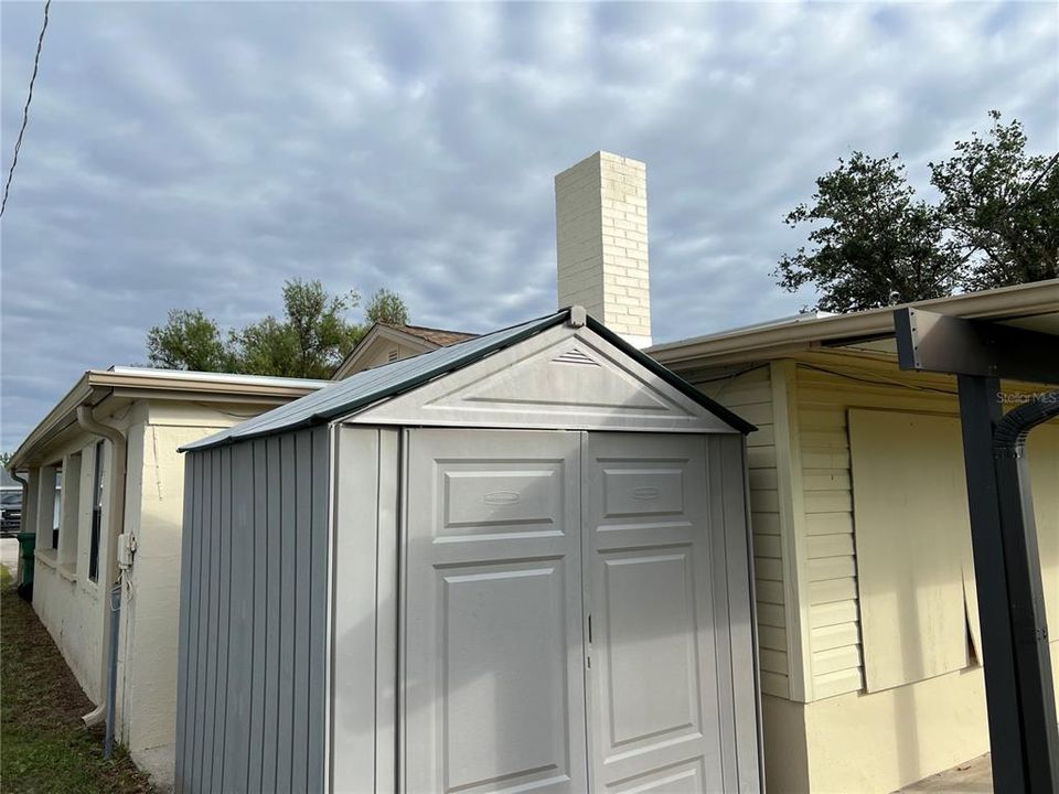 Active With Contract: $95,000 (3 beds, 1 baths, 1082 Square Feet)