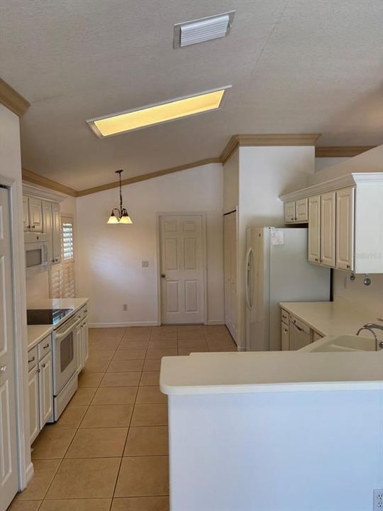 For Rent: $3,000 (3 beds, 2 baths, 1738 Square Feet)