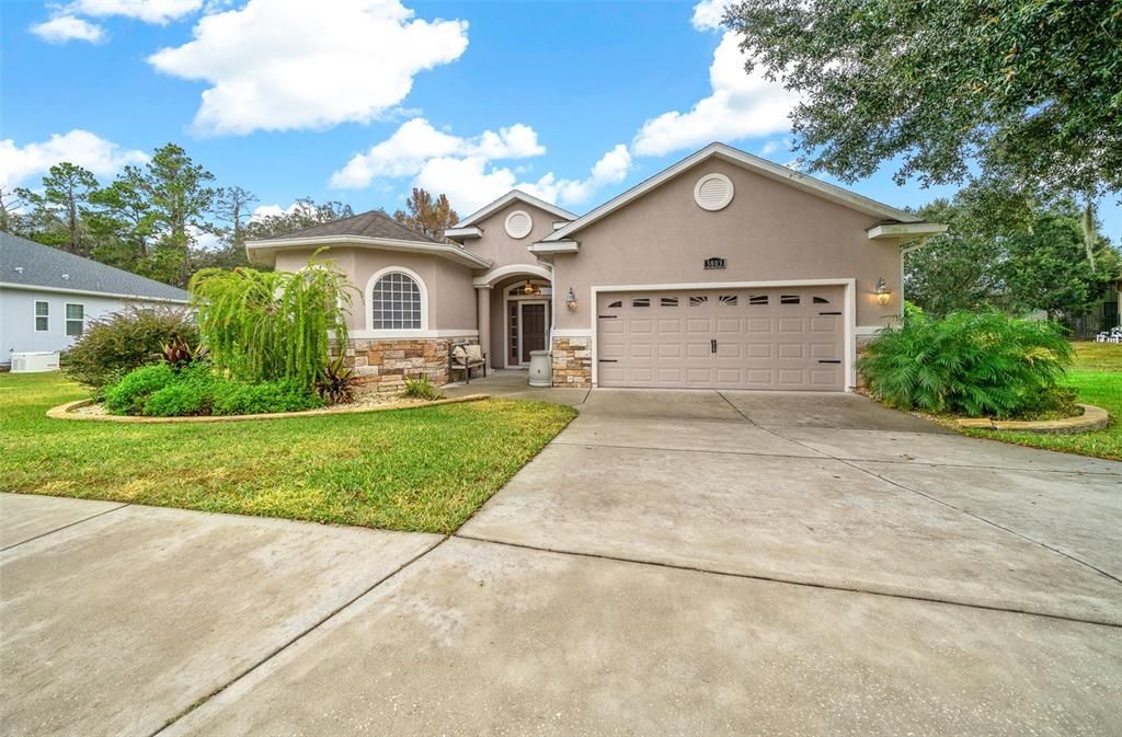 For Sale: $435,000 (3 beds, 2 baths, 1962 Square Feet)