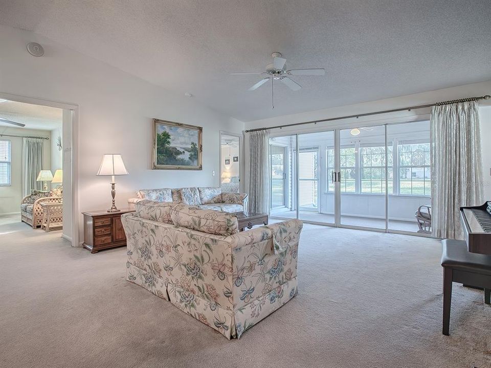 FORMAL DINING AREA