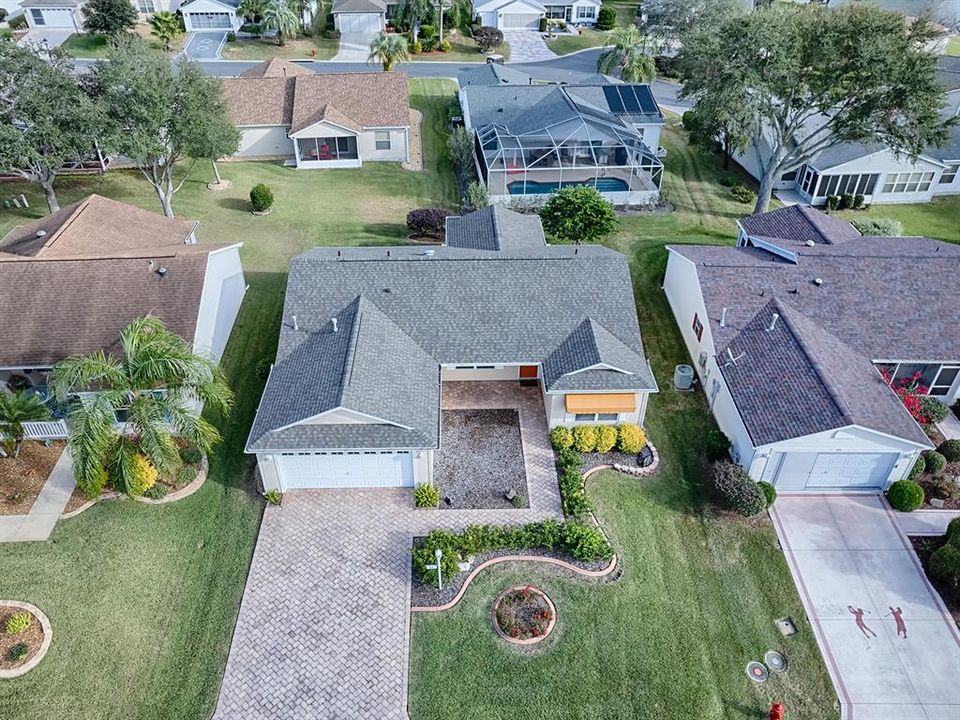 NEW ROOF 2024. GREAT LOCATION, GREAT NEIGHBORHOOD!