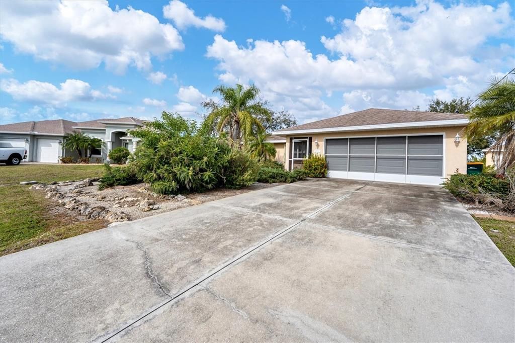 For Sale: $699,000 (3 beds, 2 baths, 1433 Square Feet)