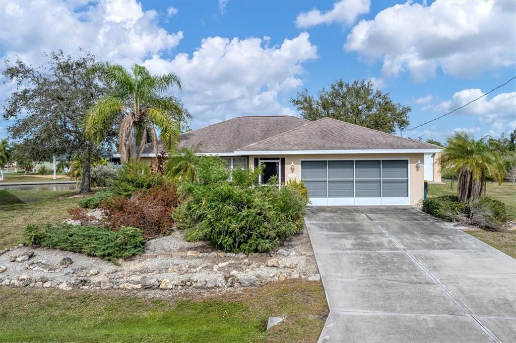 For Sale: $699,000 (3 beds, 2 baths, 1433 Square Feet)