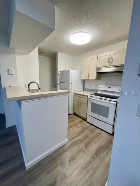 For Sale: $144,900 (1 beds, 1 baths, 644 Square Feet)