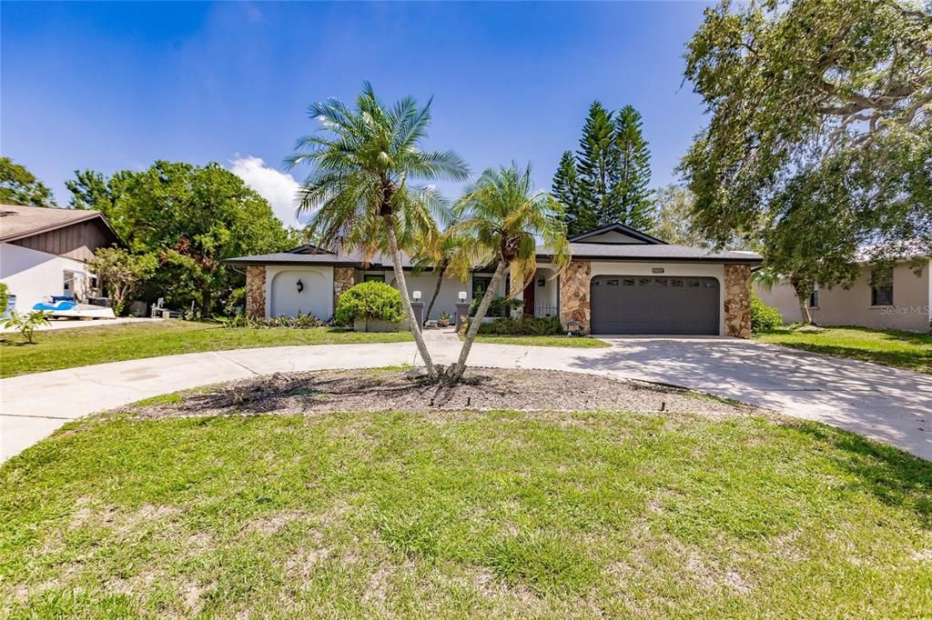 Street View of Circular Driveway