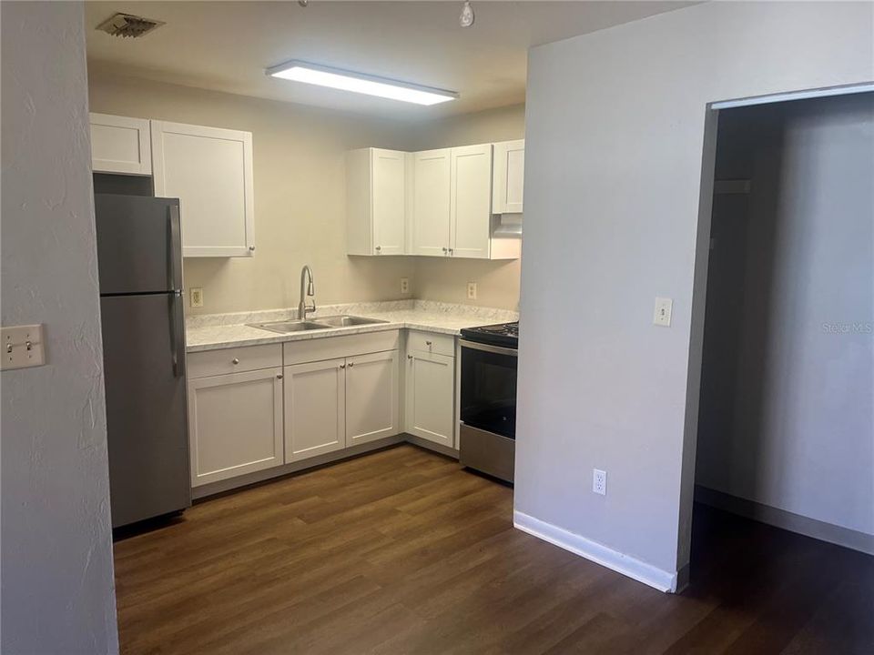 For Rent: $1,175 (2 beds, 1 baths, 800 Square Feet)