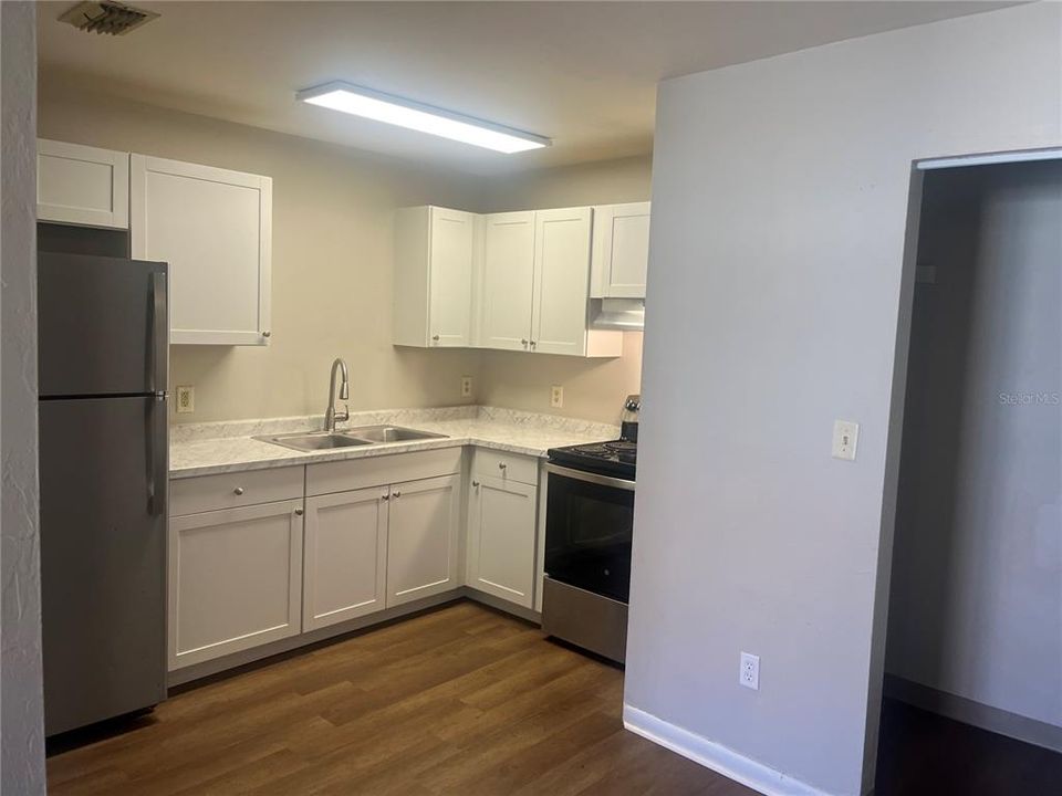 For Rent: $1,175 (2 beds, 1 baths, 800 Square Feet)