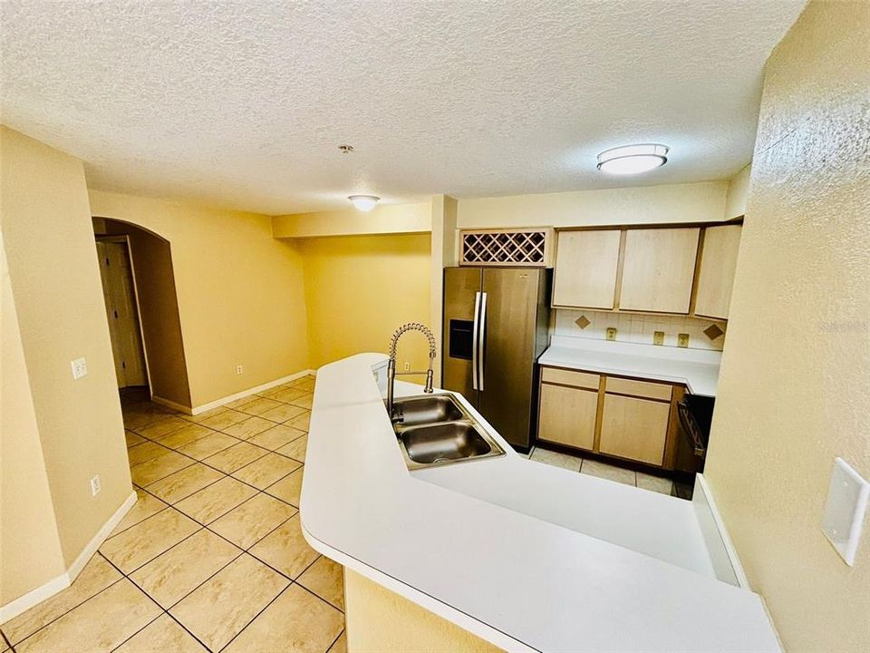 For Sale: $198,000 (2 beds, 2 baths, 890 Square Feet)