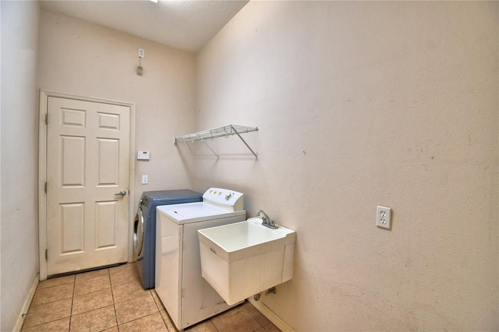 Laundry area w/ sink