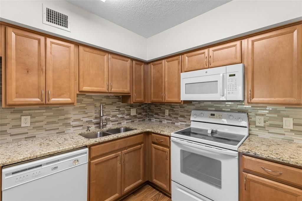 For Sale: $224,500 (2 beds, 2 baths, 1115 Square Feet)