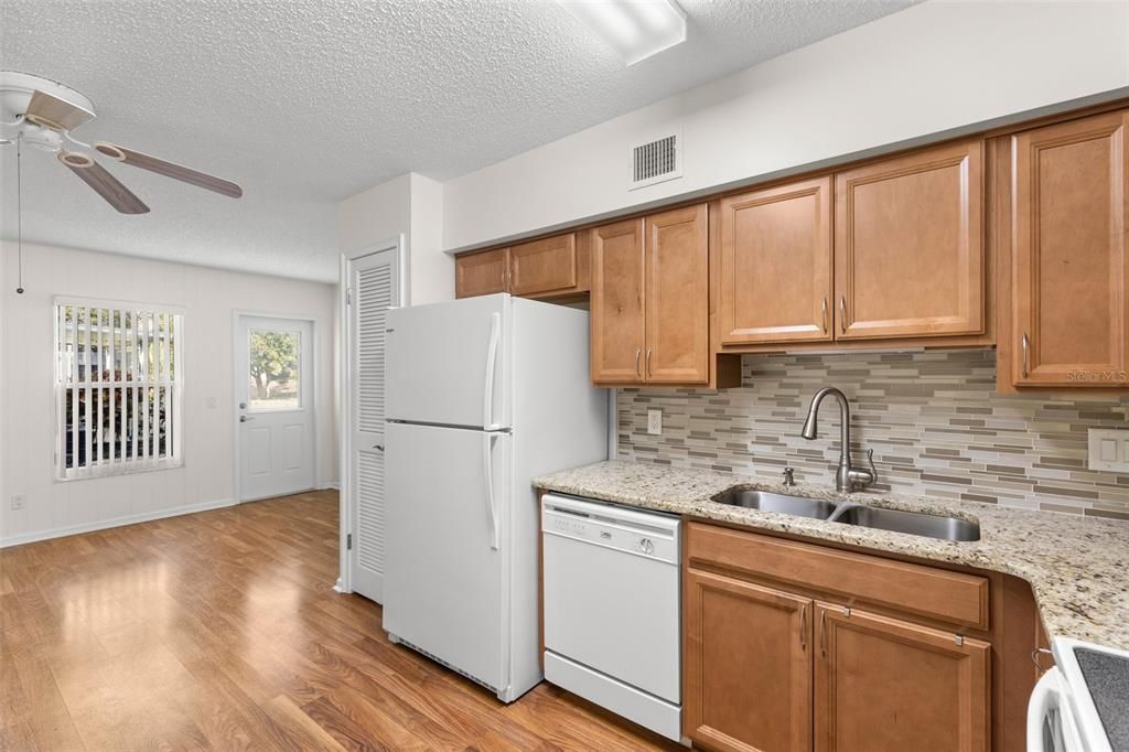 For Sale: $224,500 (2 beds, 2 baths, 1115 Square Feet)