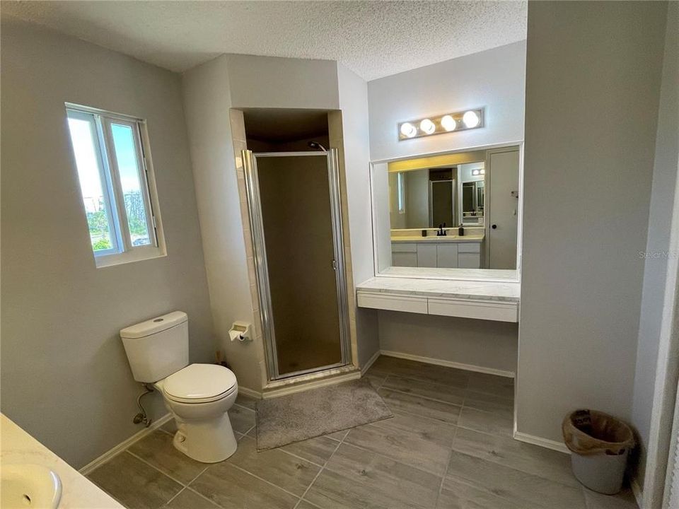 Ensuite Bathroom w/ Shower Stall