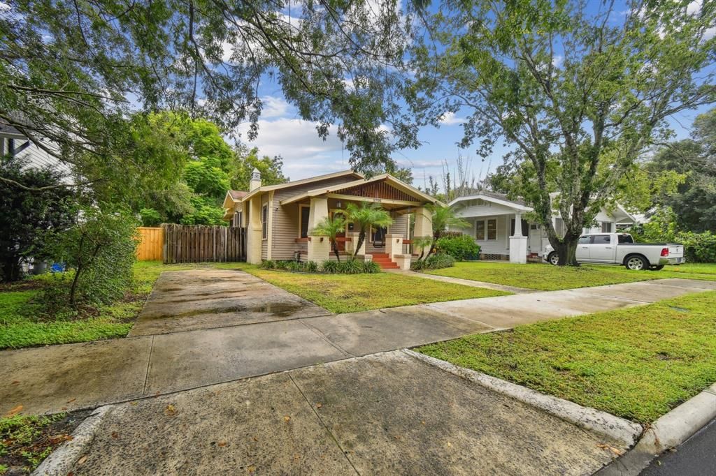 For Sale: $649,000 (3 beds, 3 baths, 1103 Square Feet)