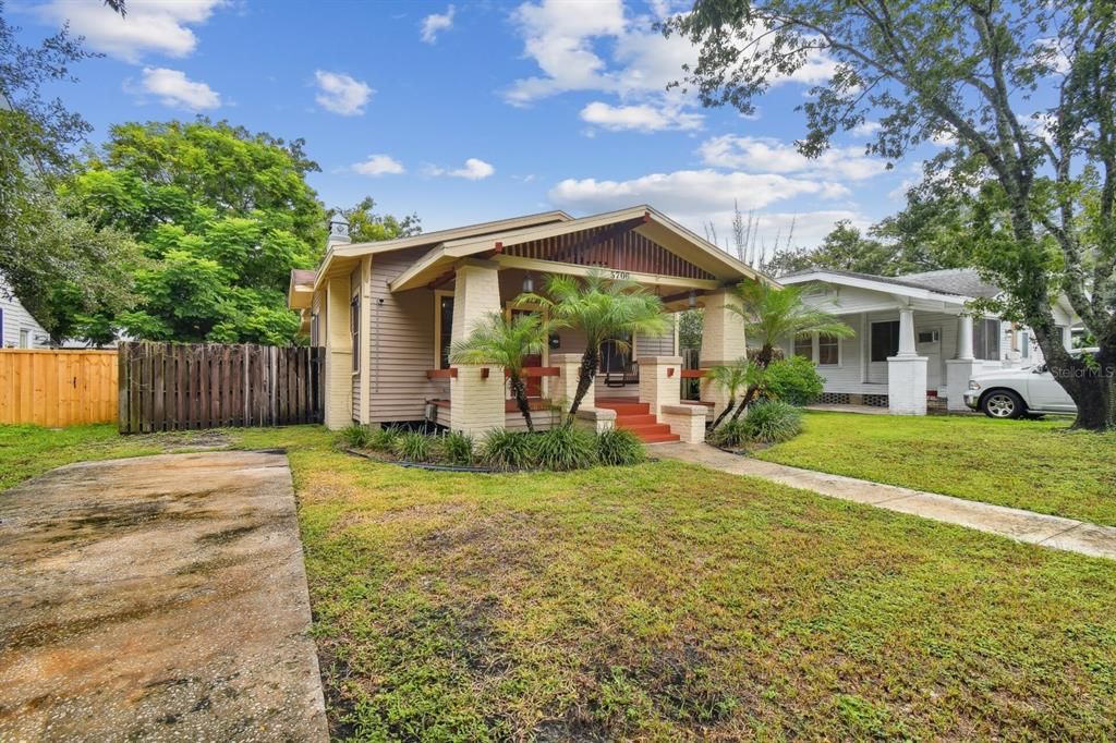 For Sale: $649,000 (3 beds, 3 baths, 1103 Square Feet)