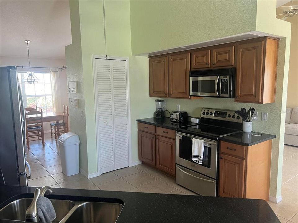 For Rent: $3,950 (3 beds, 2 baths, 1796 Square Feet)