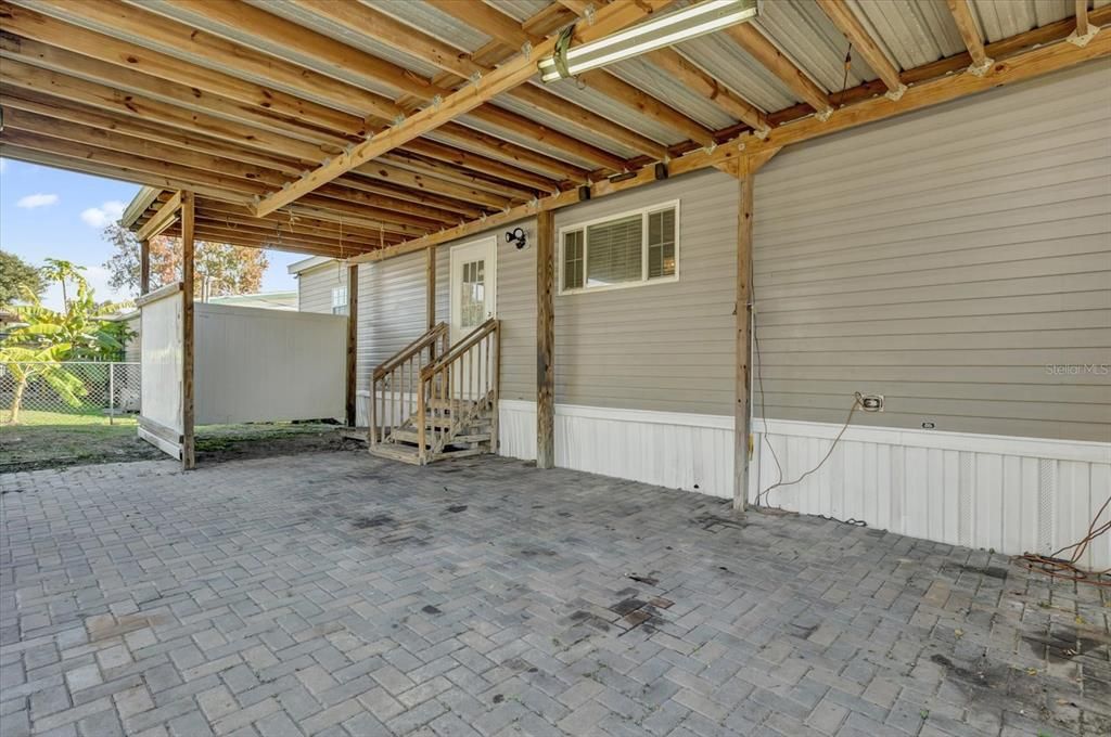 Covered patio, perfect for unwinding!