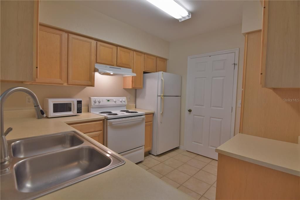 For Rent: $1,450 (1 beds, 1 baths, 822 Square Feet)