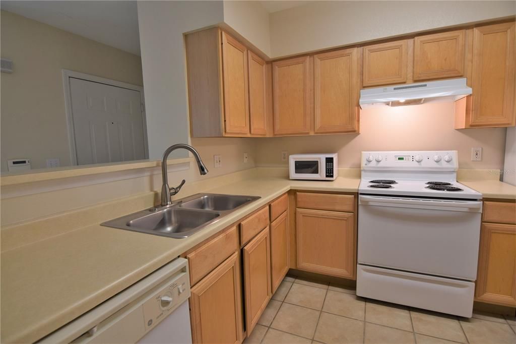 For Rent: $1,450 (1 beds, 1 baths, 822 Square Feet)