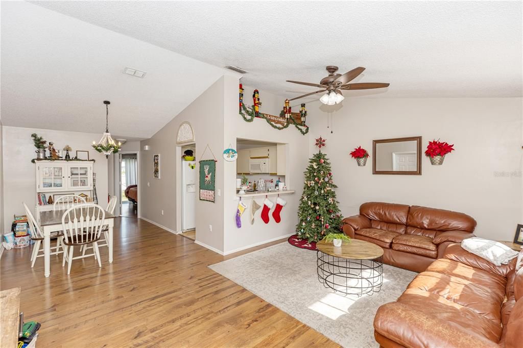 For Sale: $269,900 (3 beds, 2 baths, 1125 Square Feet)