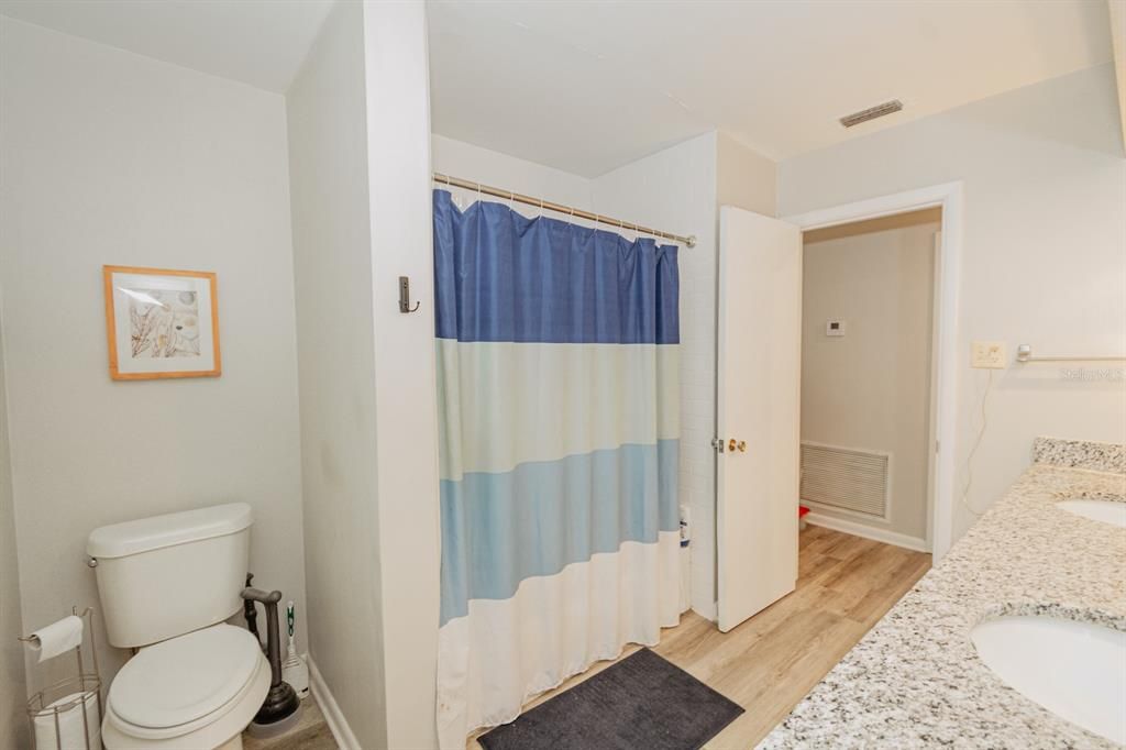 For Sale: $340,000 (3 beds, 1 baths, 1410 Square Feet)