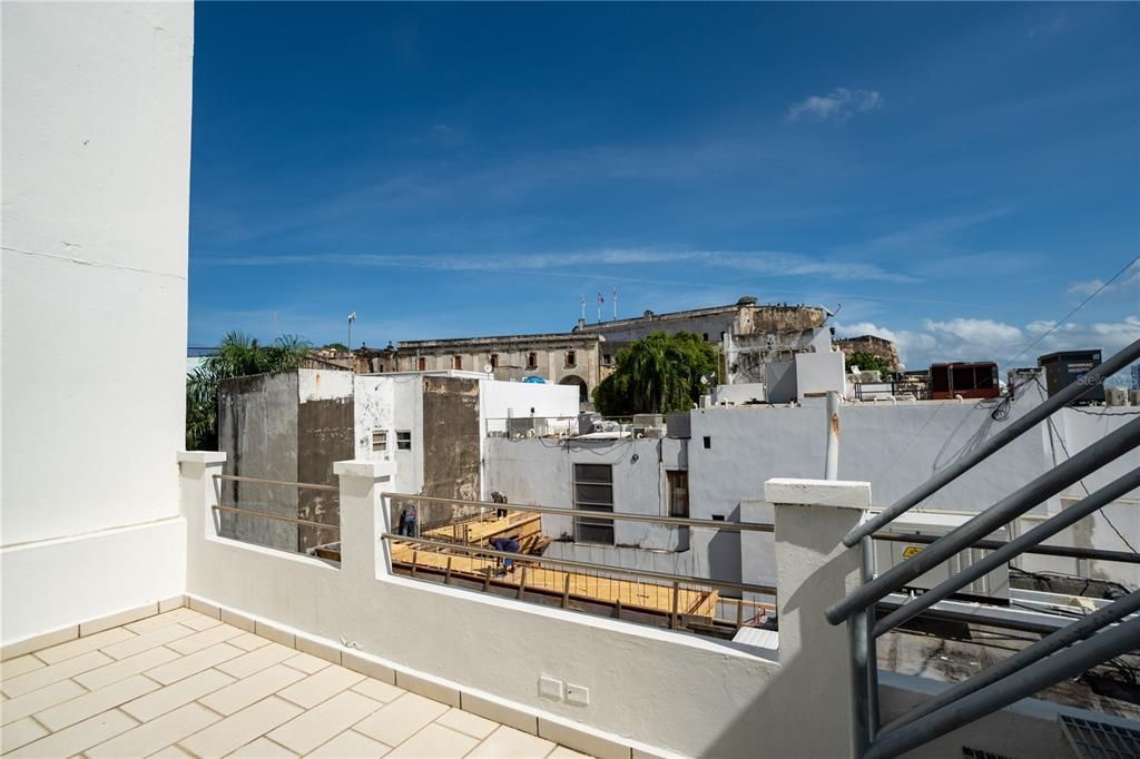 Secondary Terrace with views to San Cristobal Fort