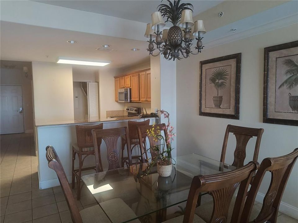 For Sale: $319,000 (2 beds, 2 baths, 1165 Square Feet)