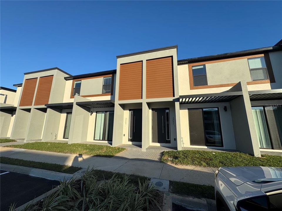 Recently Sold: $317,500 (3 beds, 3 baths, 1361 Square Feet)