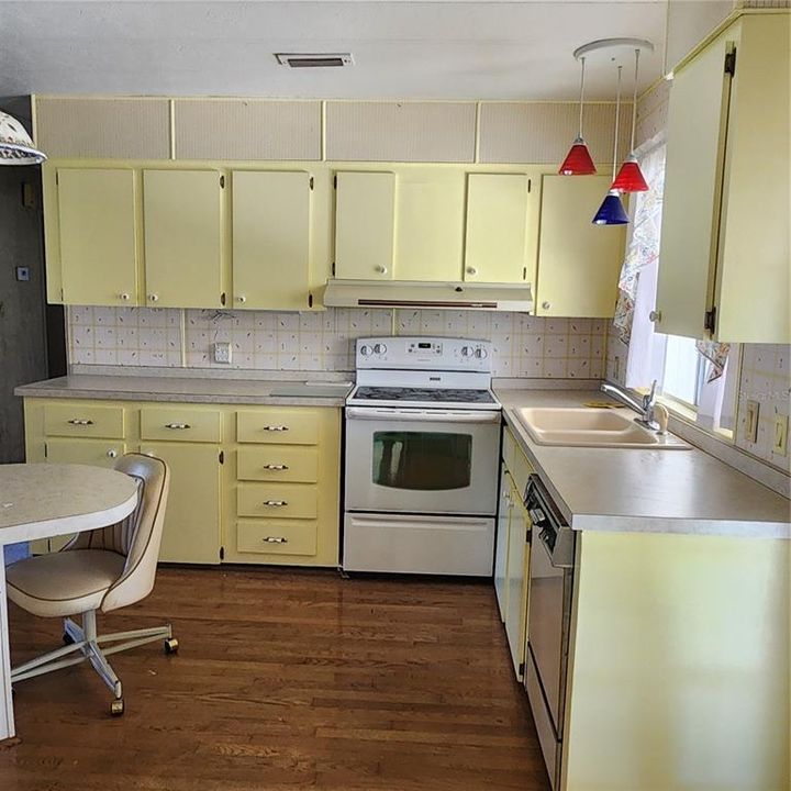 For Sale: $94,900 (2 beds, 2 baths, 1152 Square Feet)