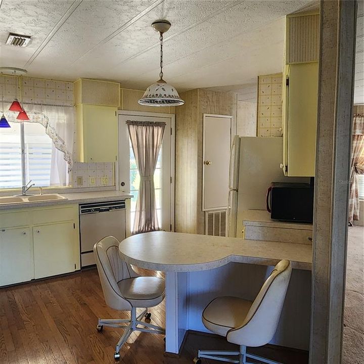 For Sale: $94,900 (2 beds, 2 baths, 1152 Square Feet)