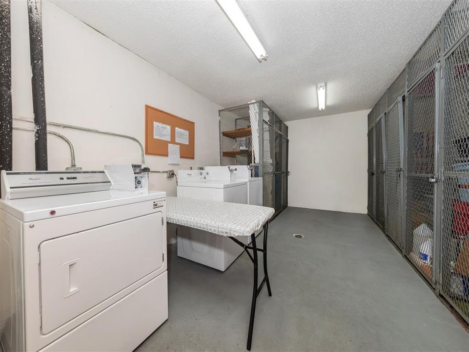 For Sale: $315,000 (2 beds, 2 baths, 941 Square Feet)